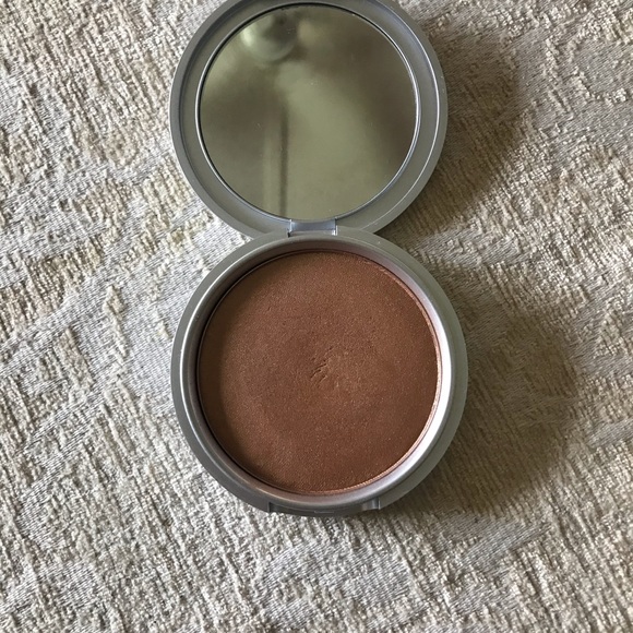 2 for $12 — The Balm - Betty-Lou Manizer - Picture 2 of 3